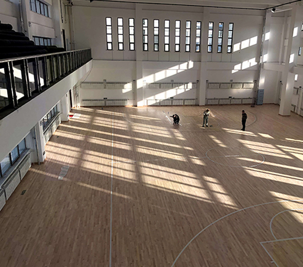 雙鴨山市第三十二高級中學籃球館